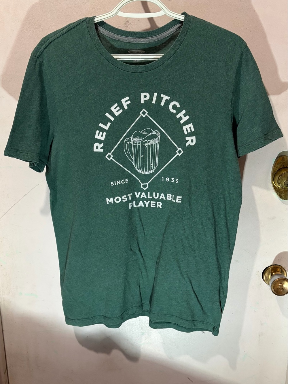 Old Navy Men's 'Relief Pitcher' Graphic Tee in Forest Green